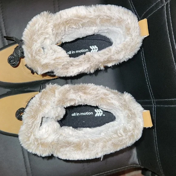 (NWOT) Women All IN MOTION Winter boots - Picture 8 of 9